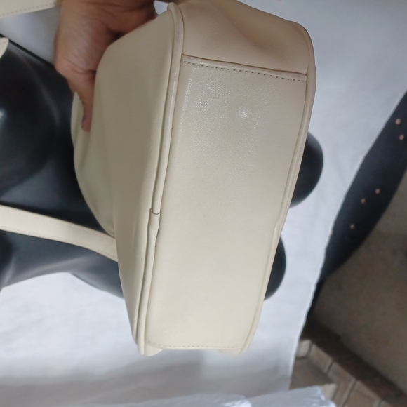 Vintage Anne Klein II purse, cream, leather, 8"x8"x3" - Picture 4 of 7